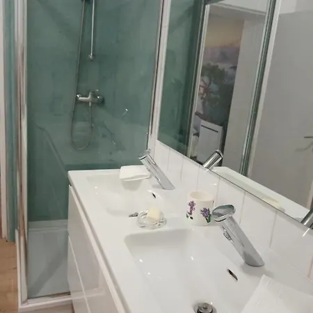 Maison De Bourg Dans Un Quartier Medieval, Avec Cafe Et The Offert Apartman *