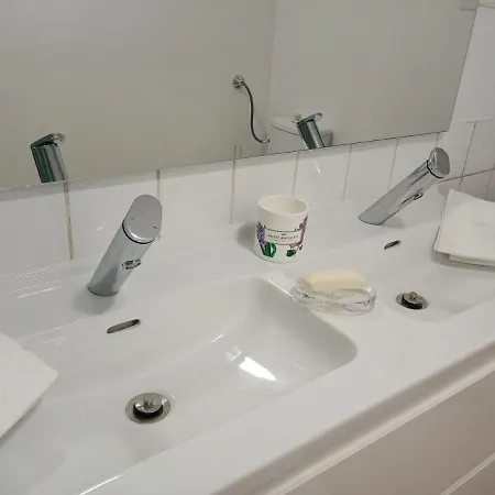 Maison De Bourg Dans Un Quartier Medieval, Avec Cafe Et The Offert